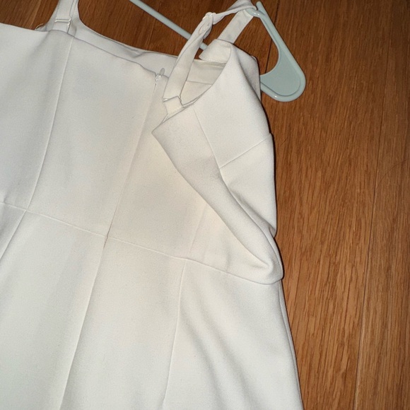 White dress - Picture 6 of 6